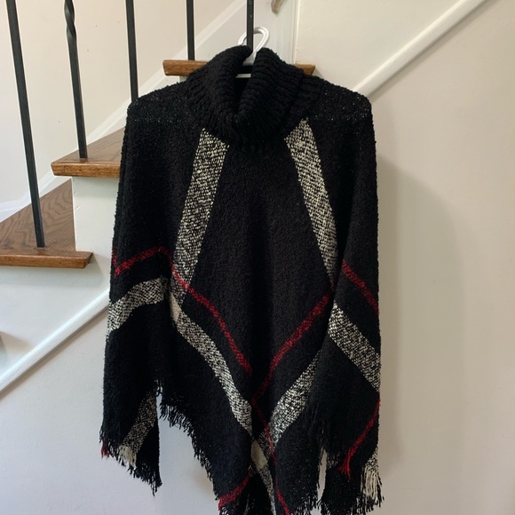 Ladies poncho - Picture 3 of 3